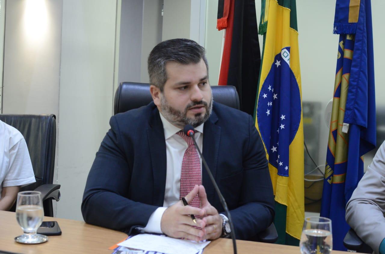 O suicídio, entre outros fatores, pode estar associado a uma doença, na maioria dos casos a depressão