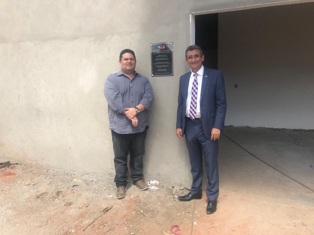 Assis Almeida e Thálio Rosado inspecionam obras da nova sede da Subseção de Catolé do Rocha
